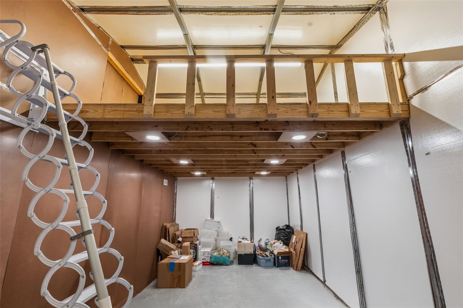 1000 sqft Garage & Storage plus more Unit - 1944 LEVINE LN, CLEARWATER
