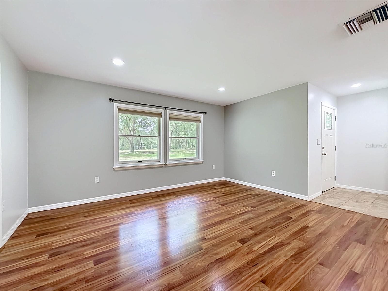 Single Family Residence at 1666 N CROFT AVE, INVERNESS, photo 9 of 55
