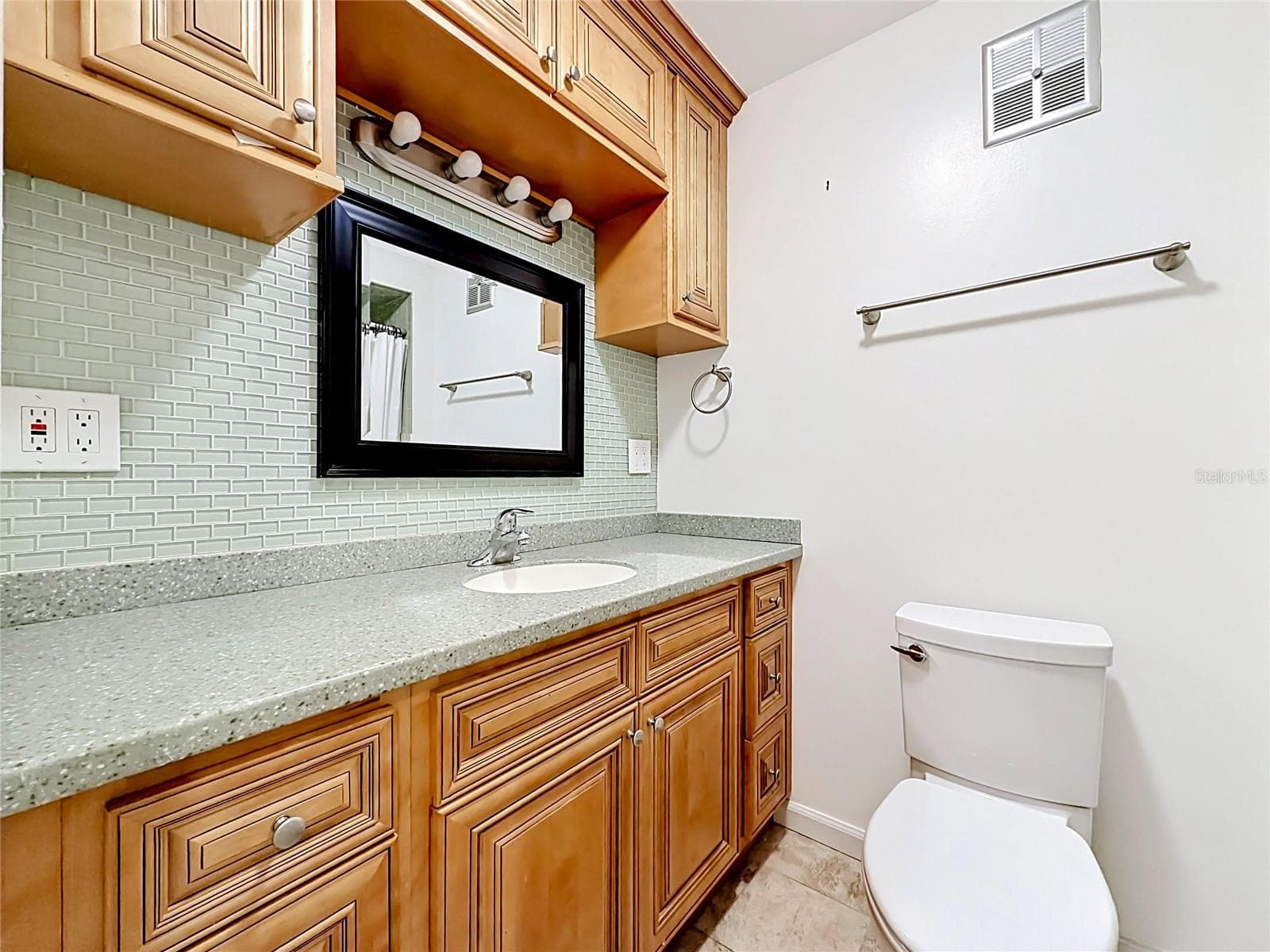 Single Family Residence at 1666 N CROFT AVE, INVERNESS, photo 19 of 55