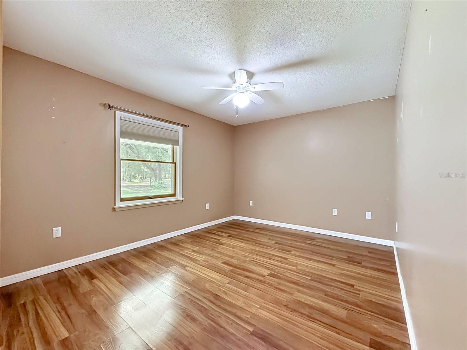 Single Family Residence at 1666 N CROFT AVE, INVERNESS, photo 22 of 55