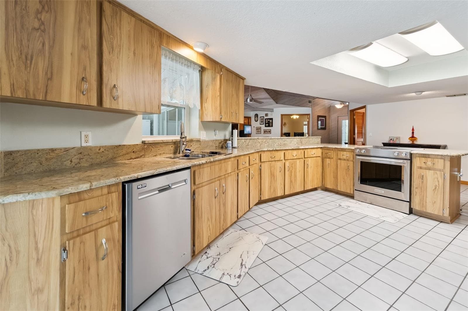 Single Family Residence at 2610 TWELVE POINT DR, LAKELAND, photo 13 of 34