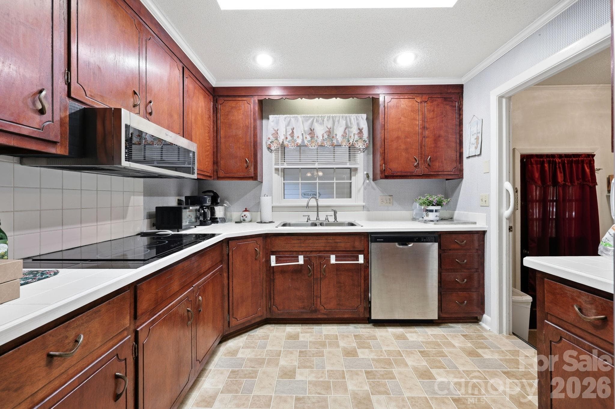 Single Family Residence at 401 White Oaks Drive, Salisbury, photo 7 of 18