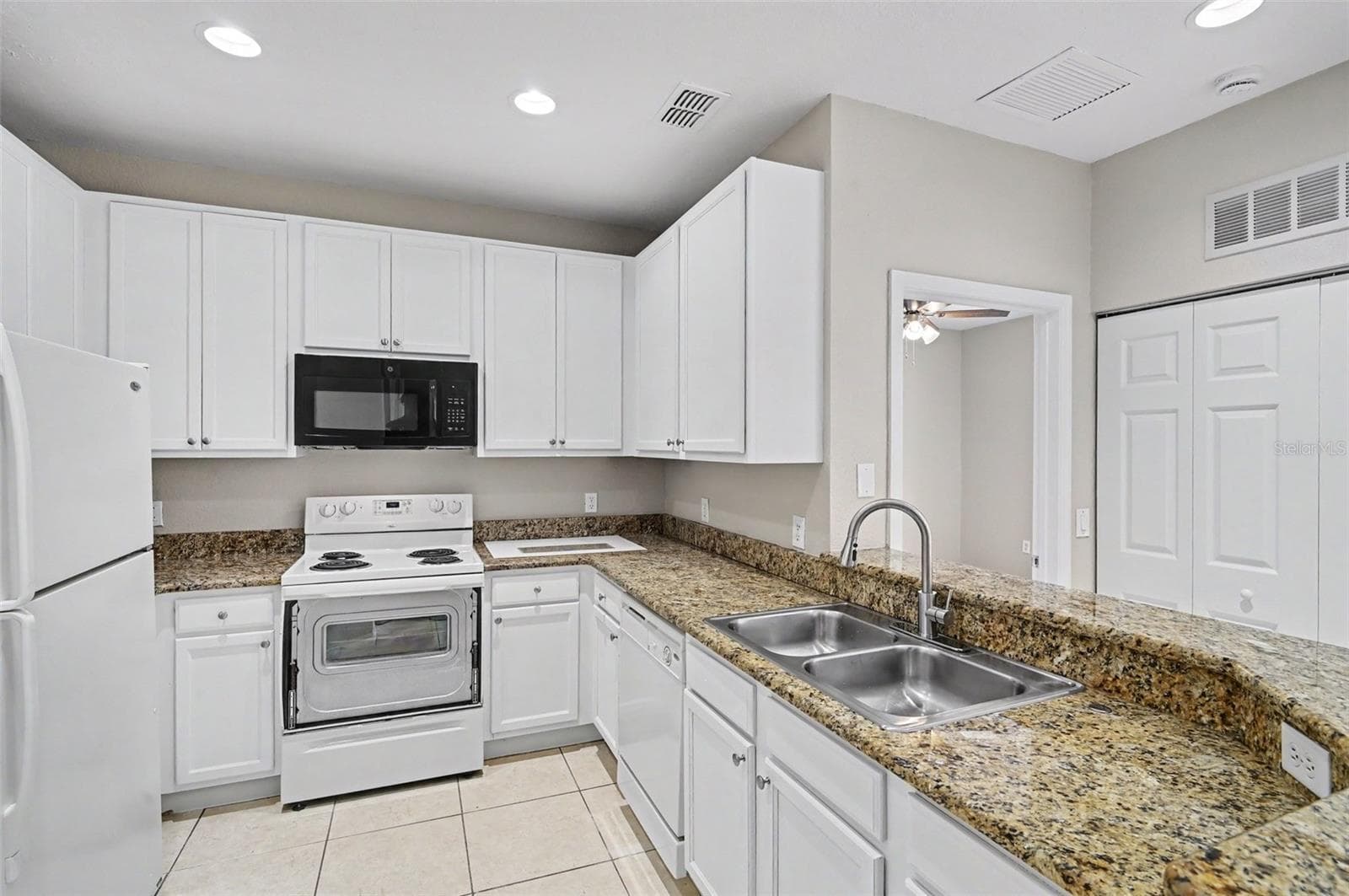 Condominium at 2460 GRAND CENTRAL PKWY #9, ORLANDO, photo 10 of 28