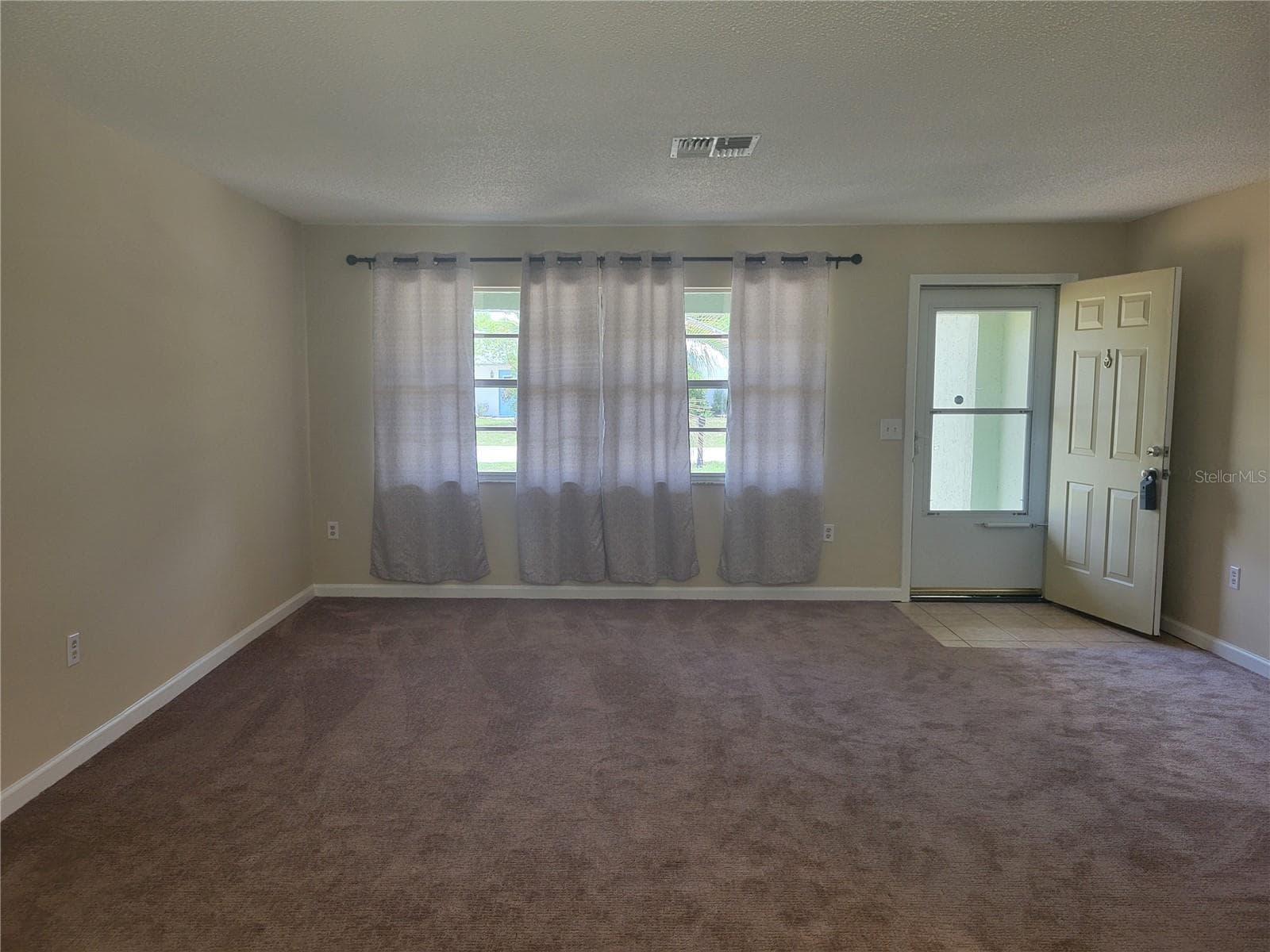 Full view of your Living Room - 9022 LINGROVE RD, WEEKI WACHEE