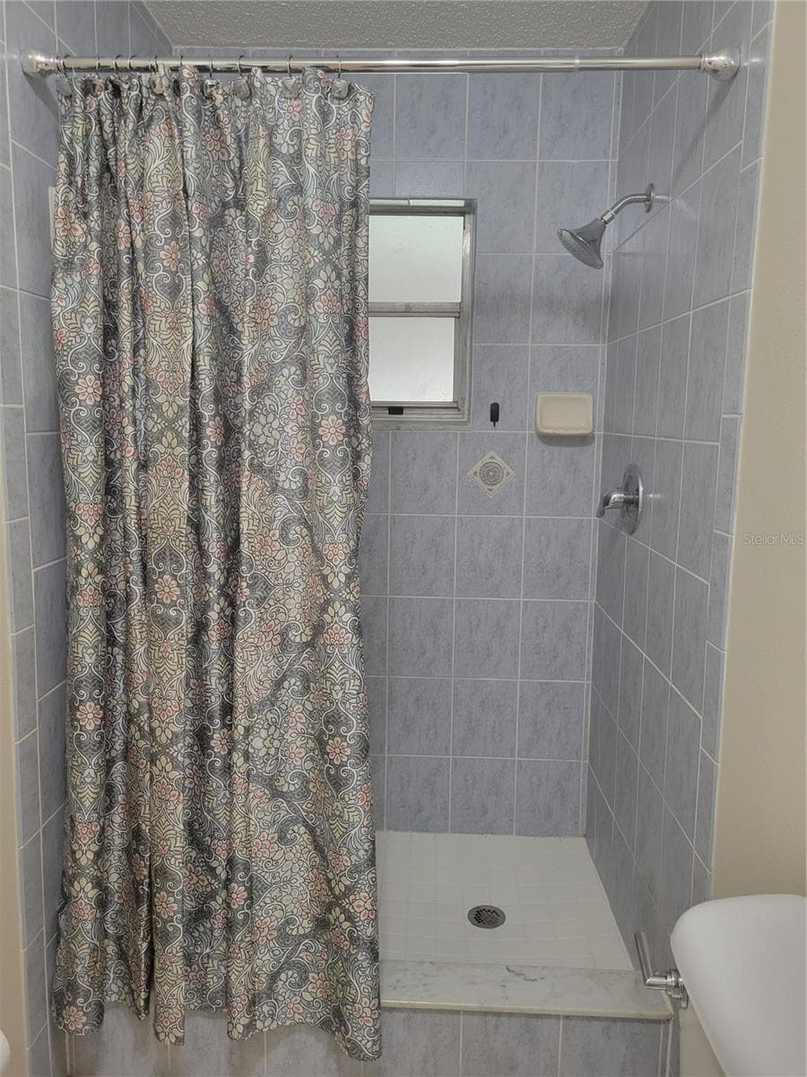 New shower head - 9022 LINGROVE RD, WEEKI WACHEE