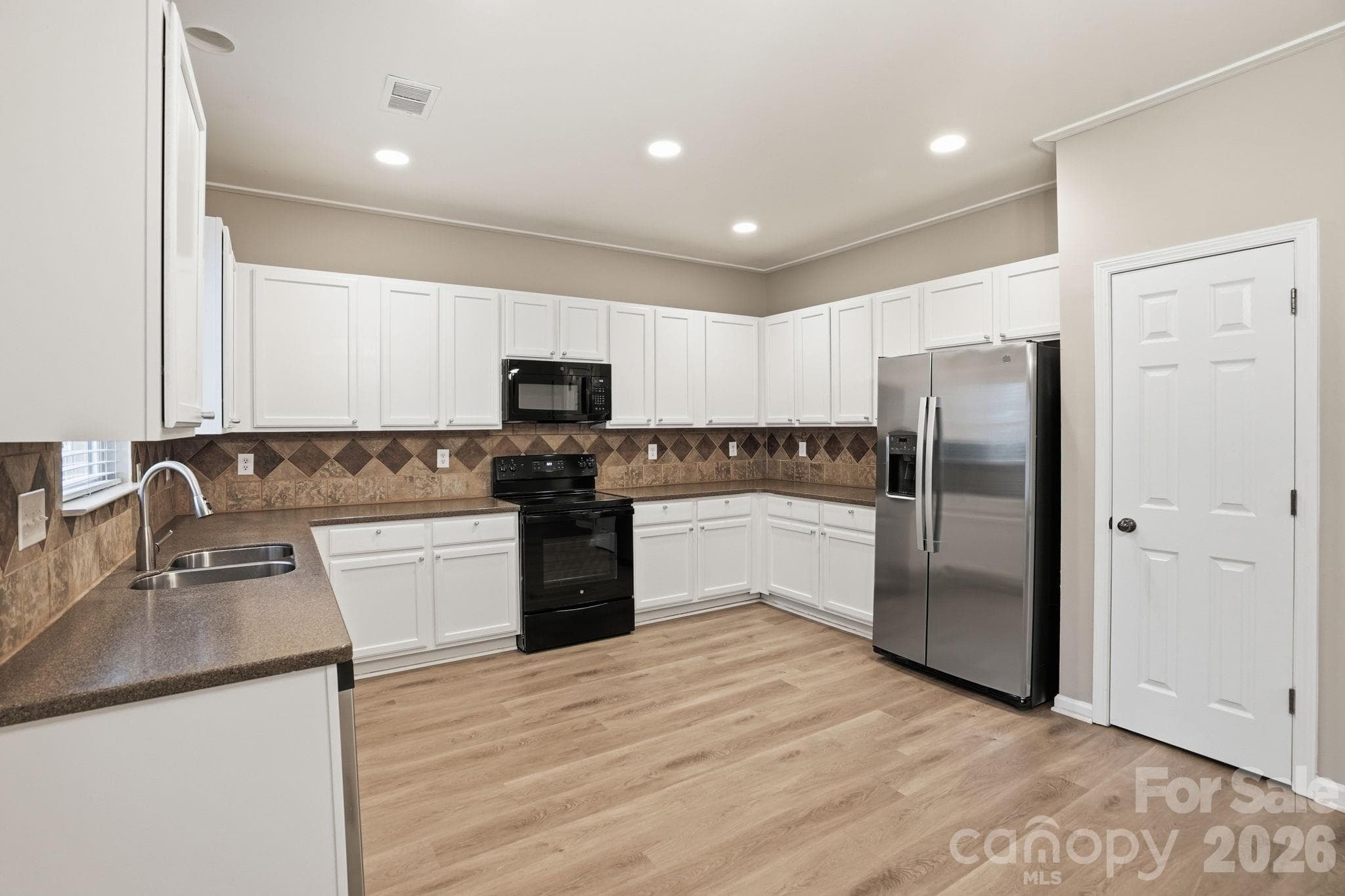 Single Family Residence at 6427 Hermsley Road, Charlotte, photo 19 of 45