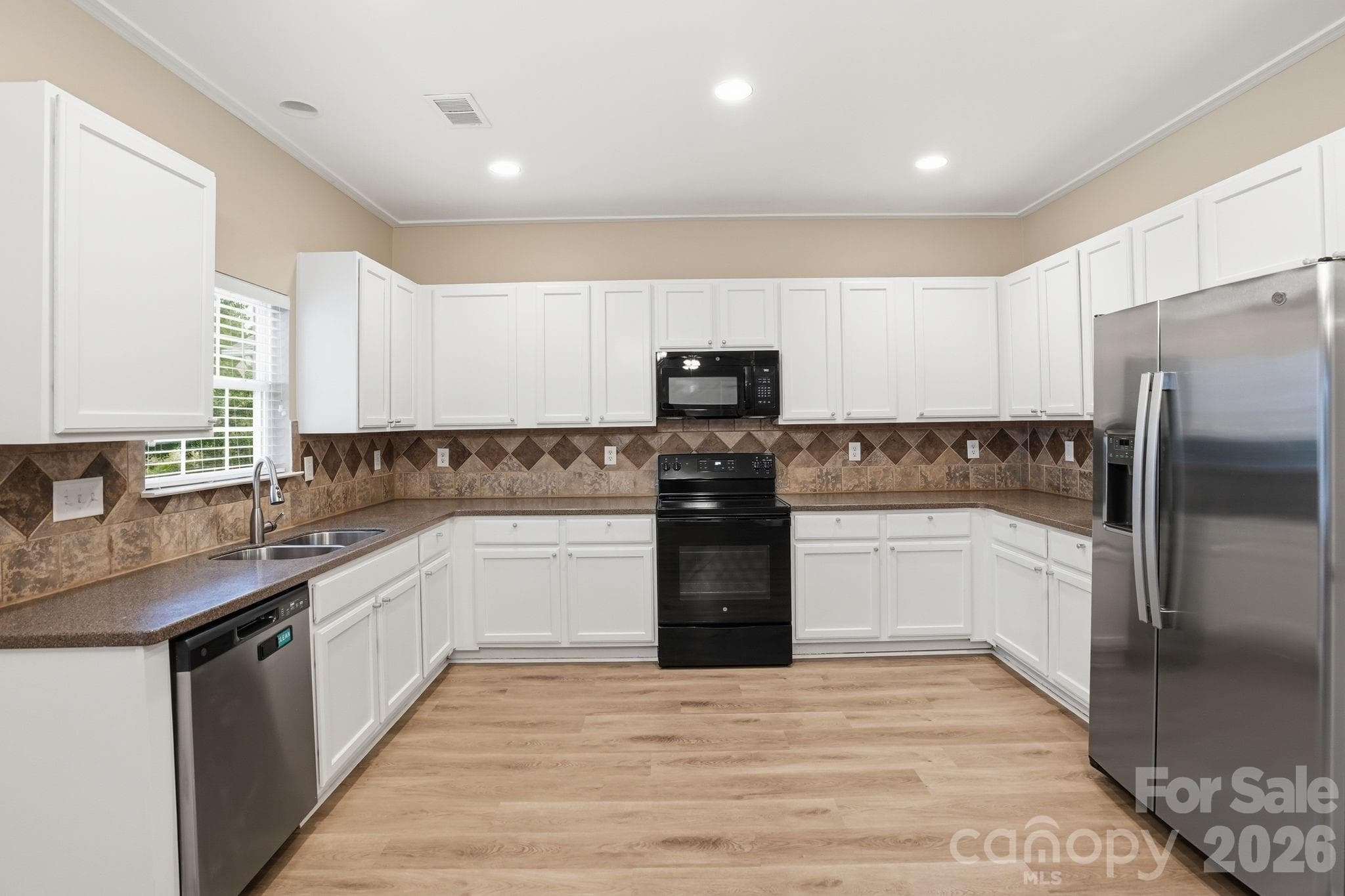 Single Family Residence at 6427 Hermsley Road, Charlotte, photo 20 of 45