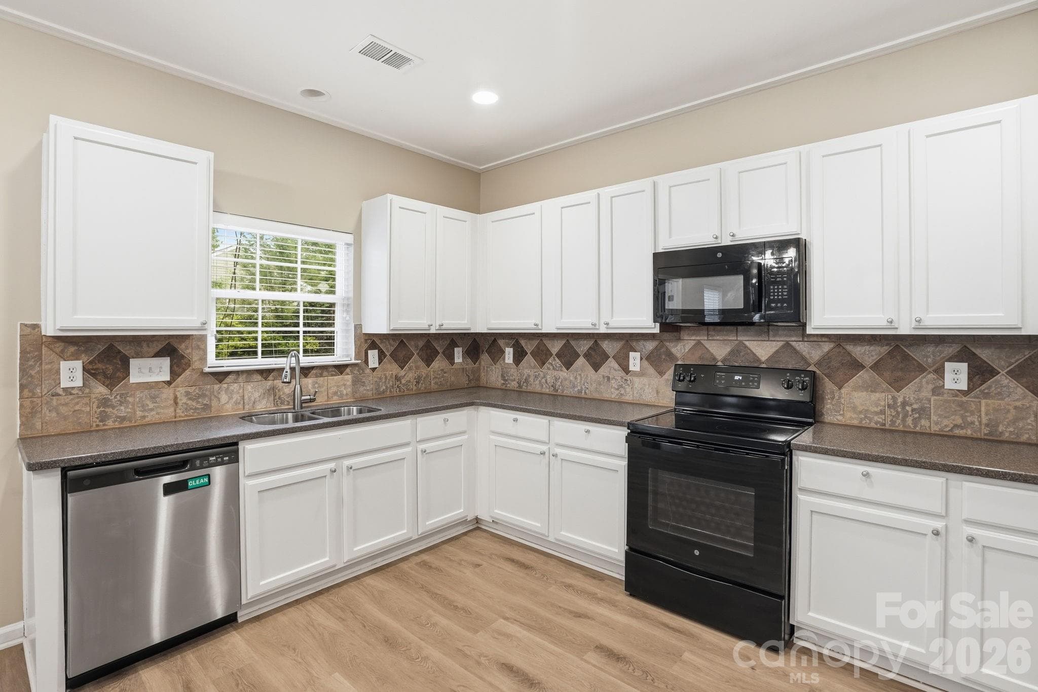 Single Family Residence at 6427 Hermsley Road, Charlotte, photo 21 of 45