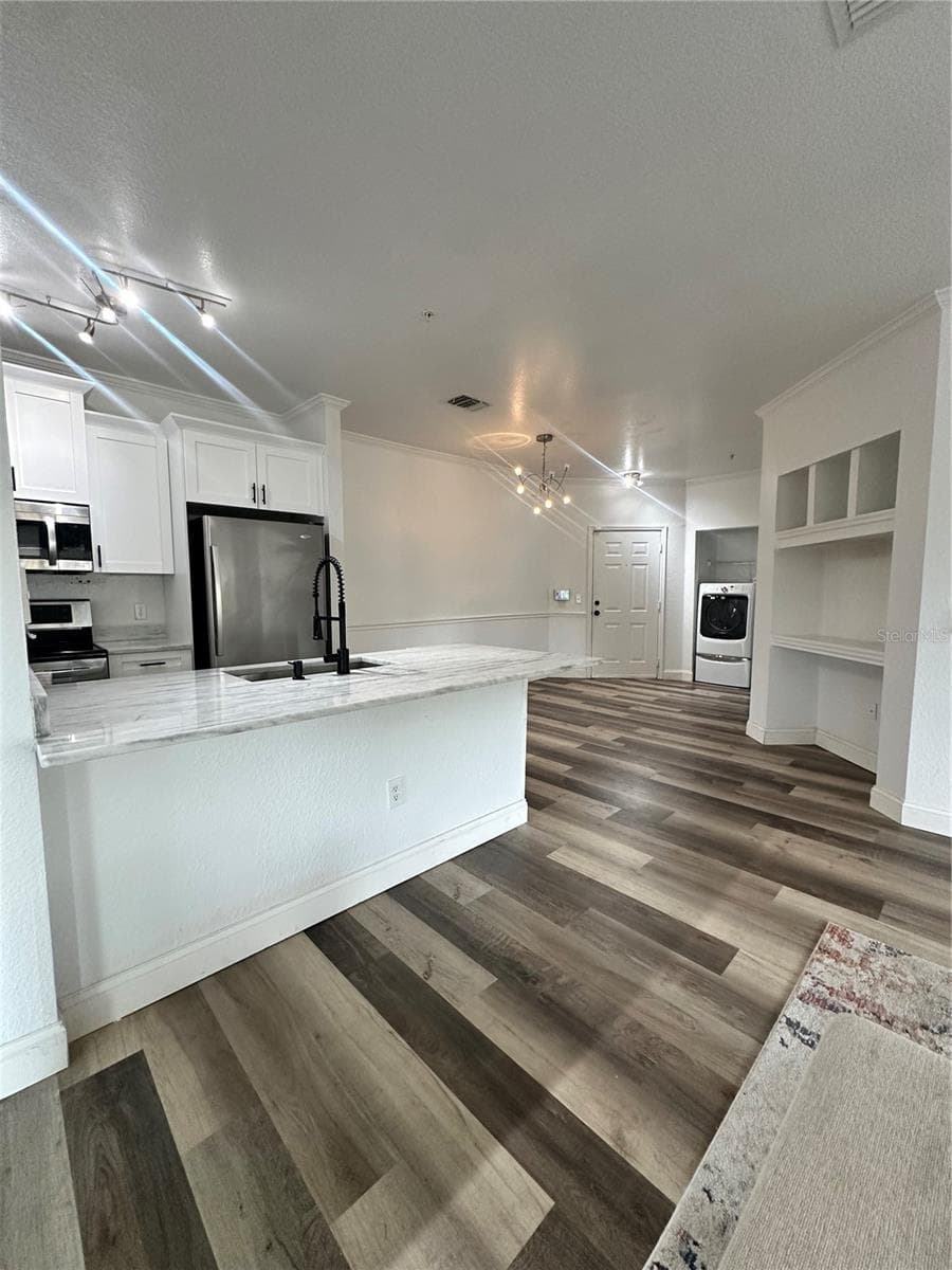 Condominium at 3713 CONROY RD #1932, ORLANDO, photo 7 of 37