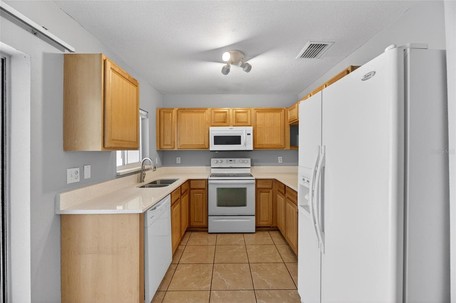 Townhouse at 2258 FLUORSHIRE DR, BRANDON, photo 17 of 48