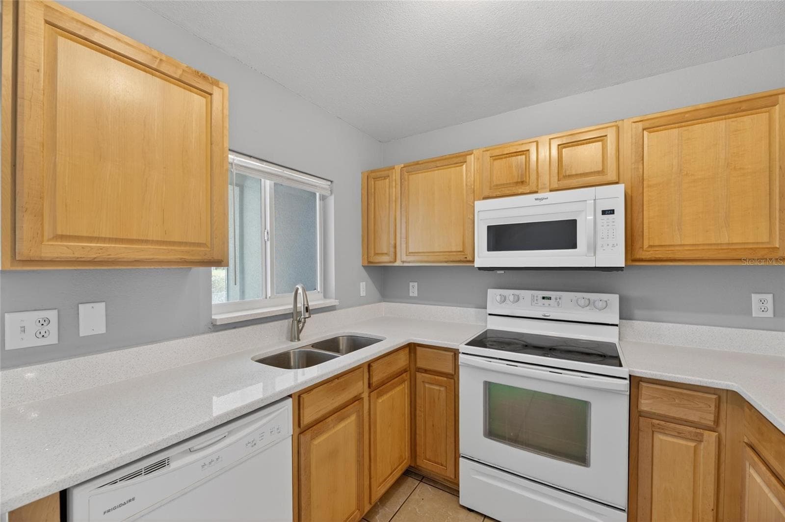 Townhouse at 2258 FLUORSHIRE DR, BRANDON, photo 19 of 48