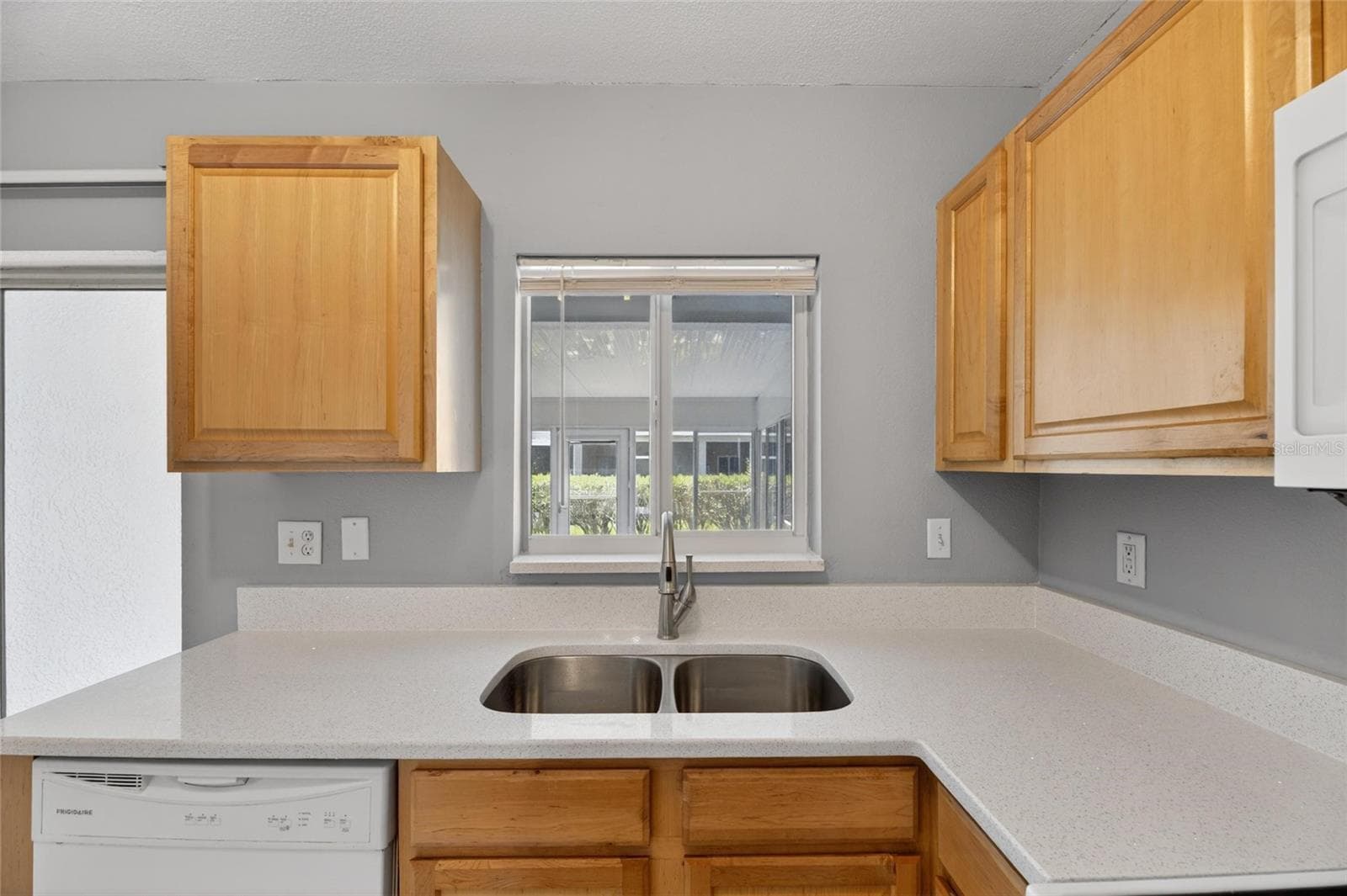 Townhouse at 2258 FLUORSHIRE DR, BRANDON, photo 21 of 48