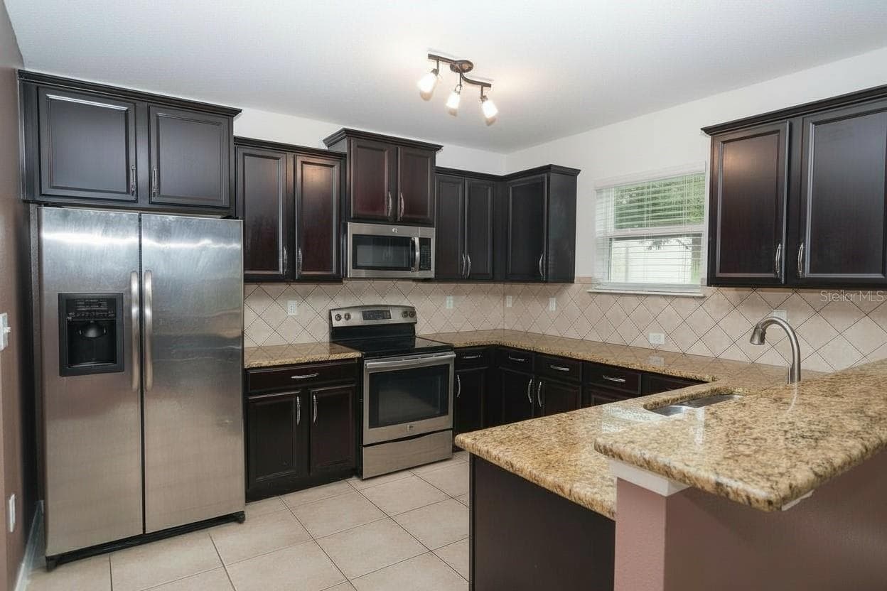 Single Family Residence at 5909 WINDSONG OAK DR, LEESBURG, photo 2 of 39
