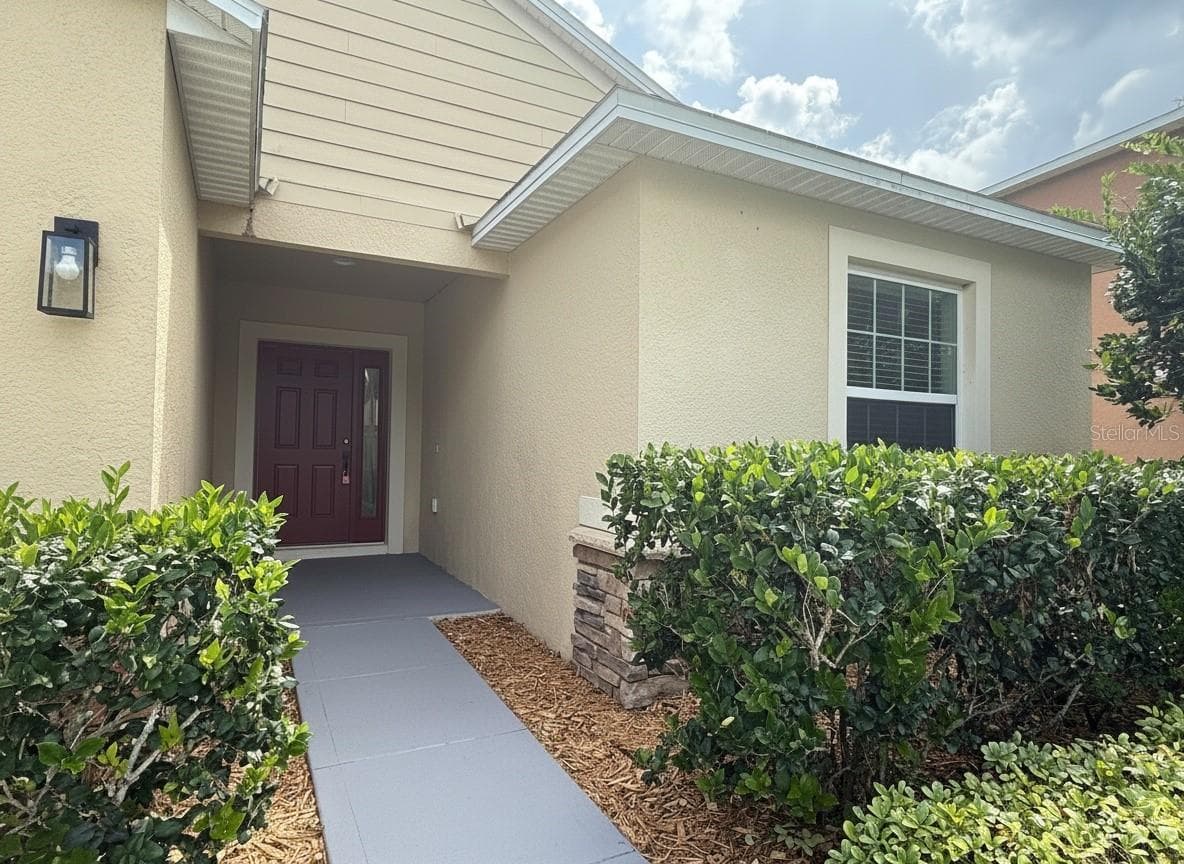 Single Family Residence at 5909 WINDSONG OAK DR, LEESBURG, photo 11 of 39