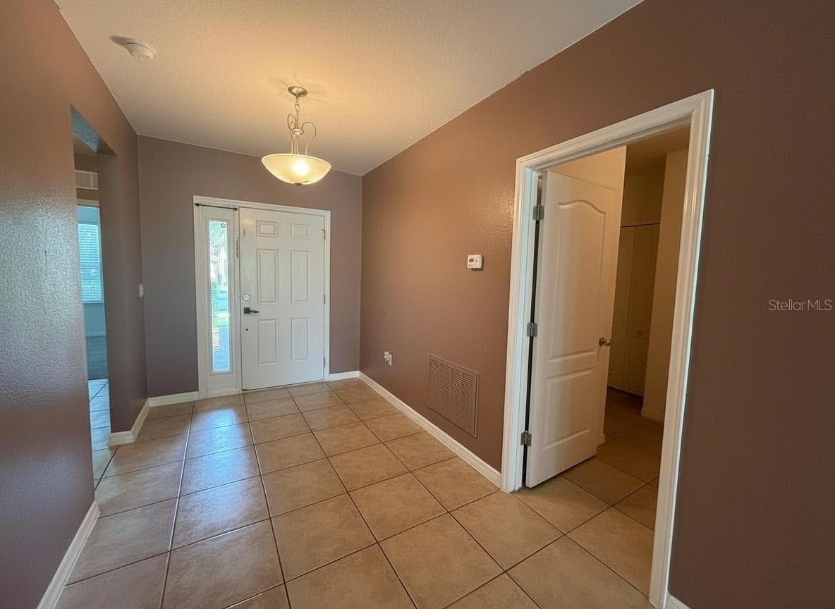 Single Family Residence at 5909 WINDSONG OAK DR, LEESBURG, photo 13 of 39