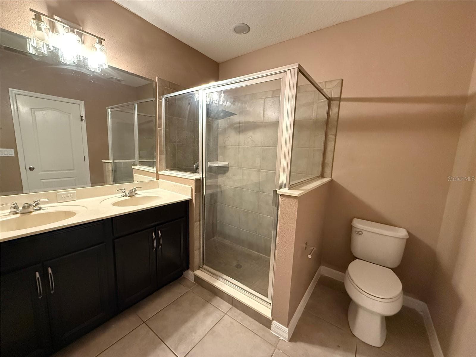 Single Family Residence at 5909 WINDSONG OAK DR, LEESBURG, photo 18 of 39