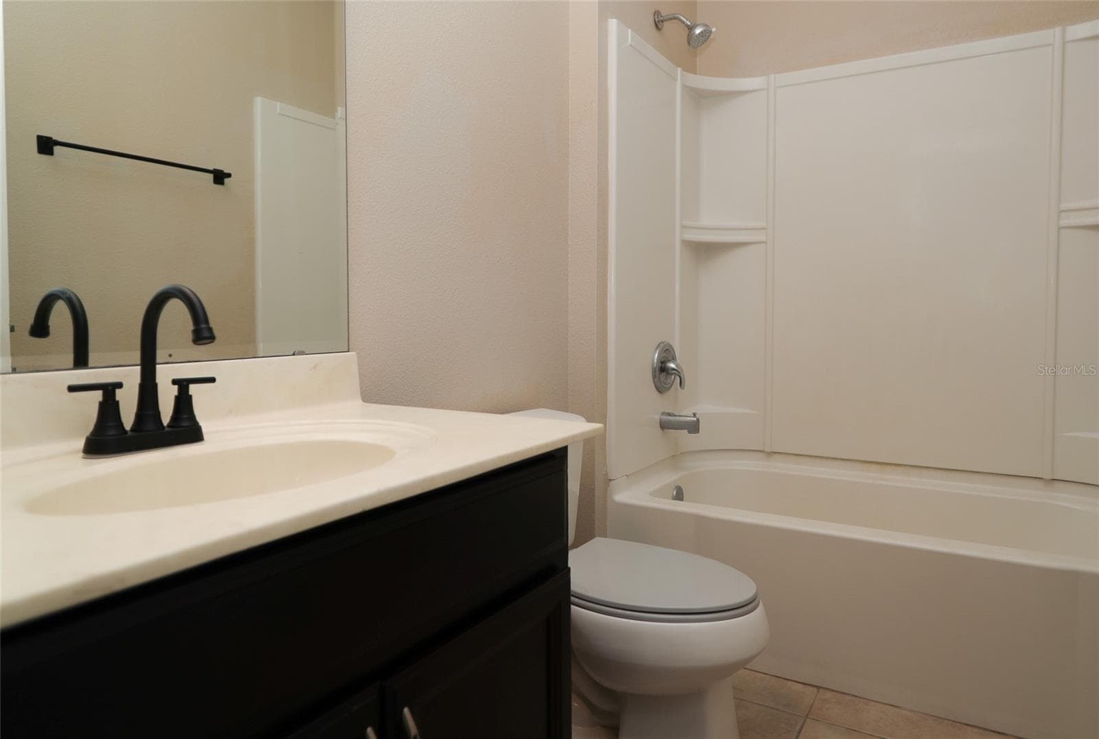 Single Family Residence at 5909 WINDSONG OAK DR, LEESBURG, photo 25 of 39