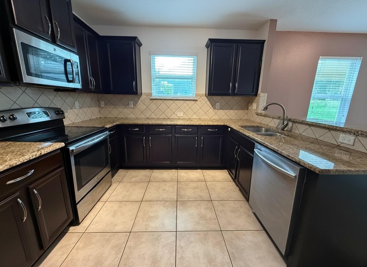 Single Family Residence at 5909 WINDSONG OAK DR, LEESBURG, photo 32 of 39