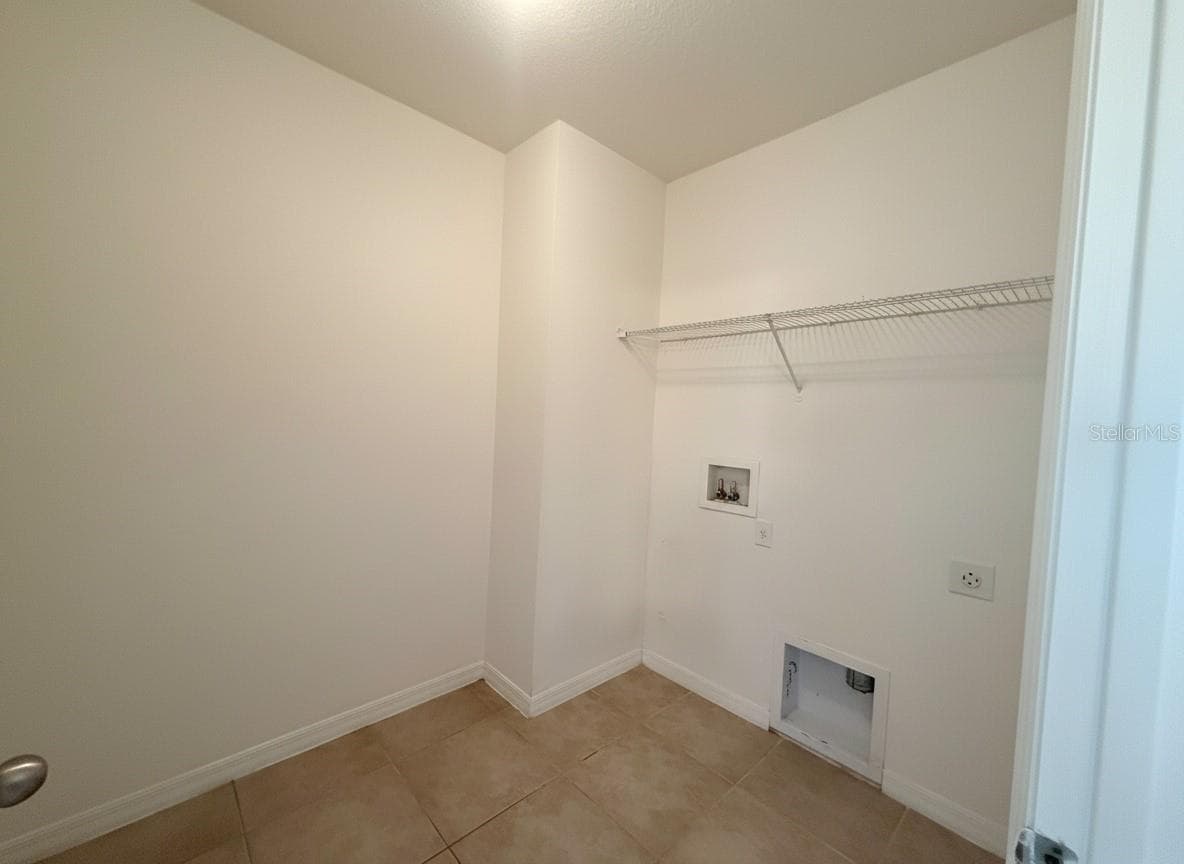 Single Family Residence at 5909 WINDSONG OAK DR, LEESBURG, photo 35 of 39