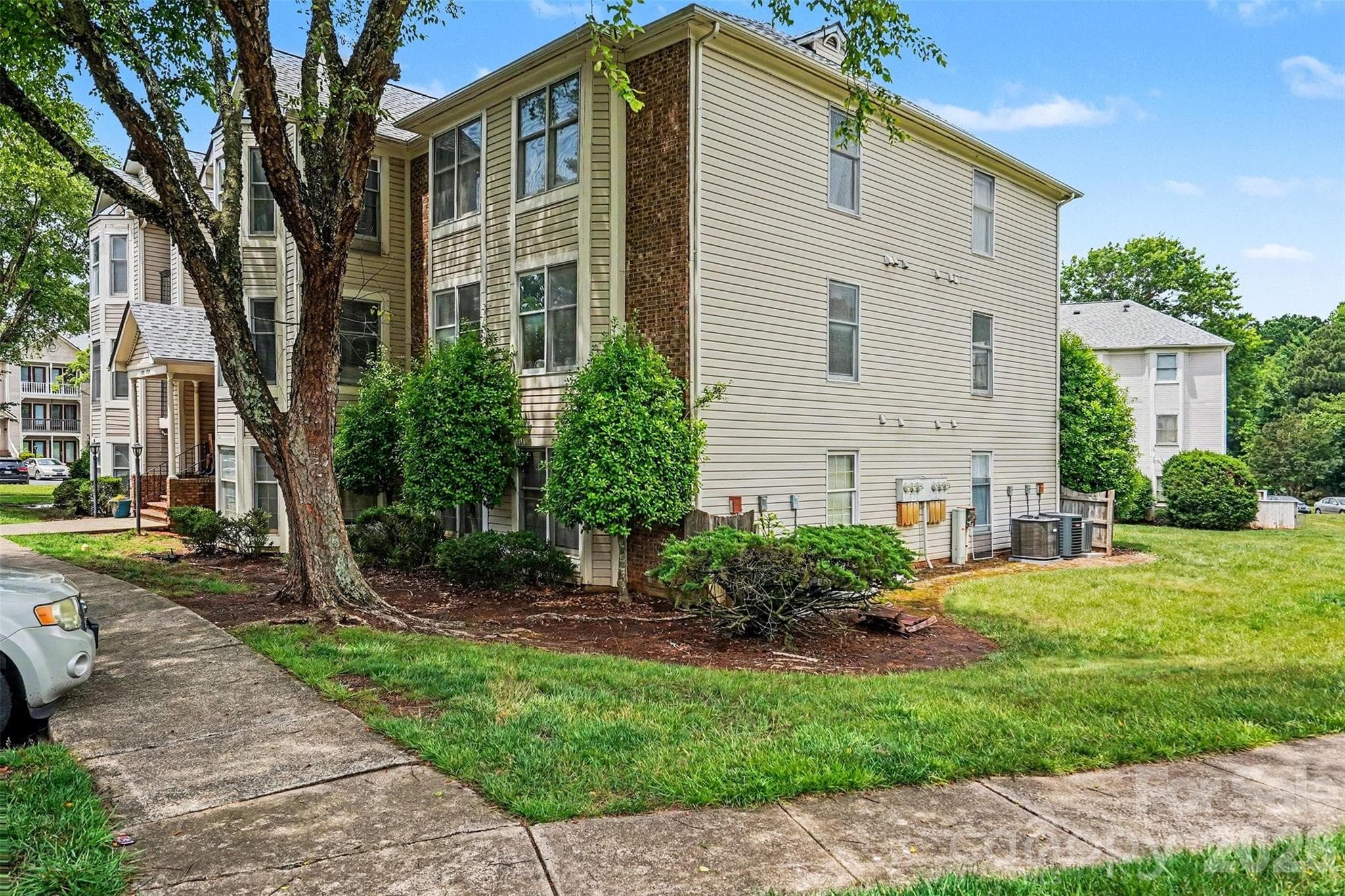 Condominium at Charlotte, photo 2 of 25