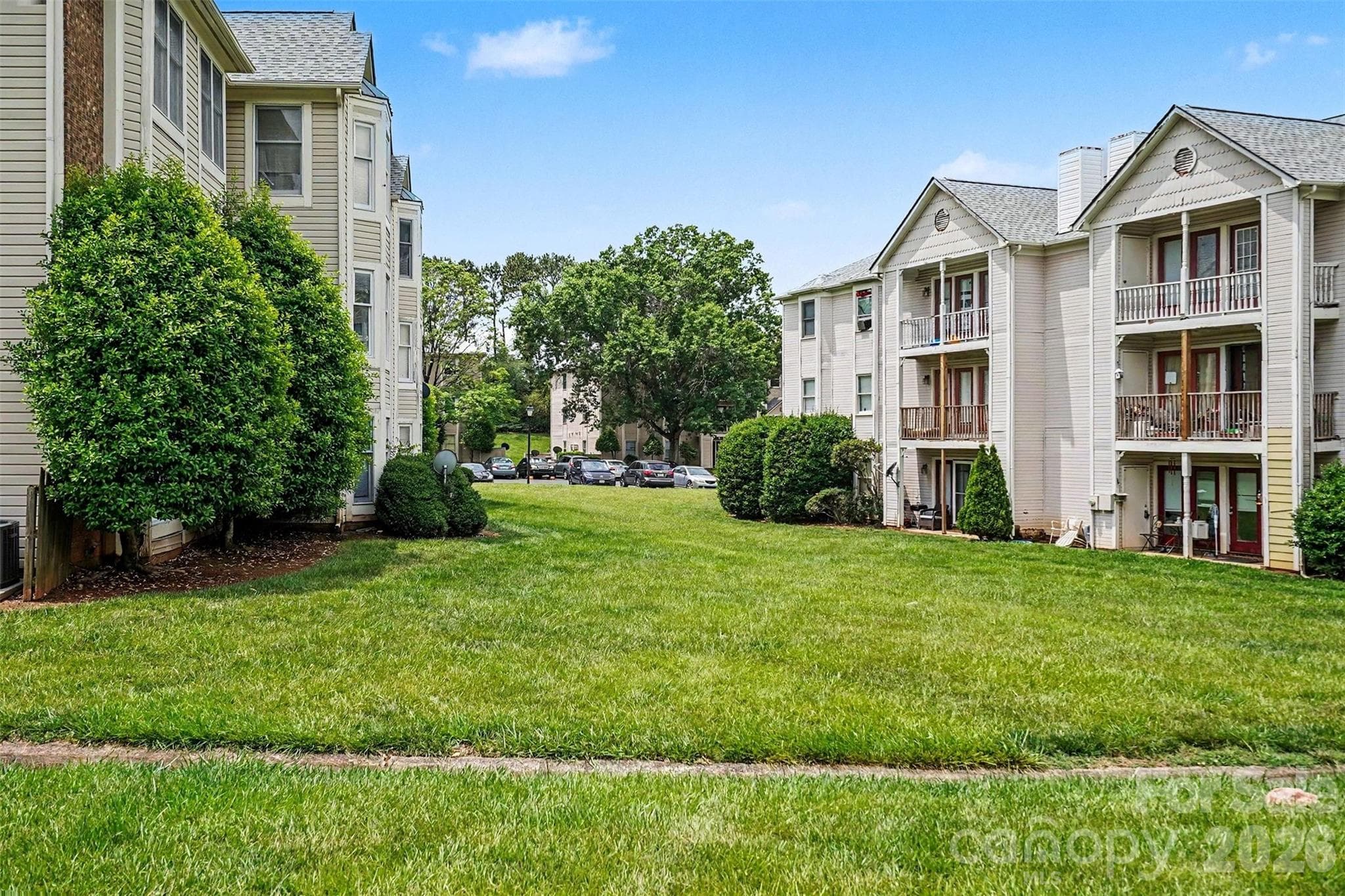 Condominium at 6223 Rosecroft Drive, Charlotte, photo 3 of 25