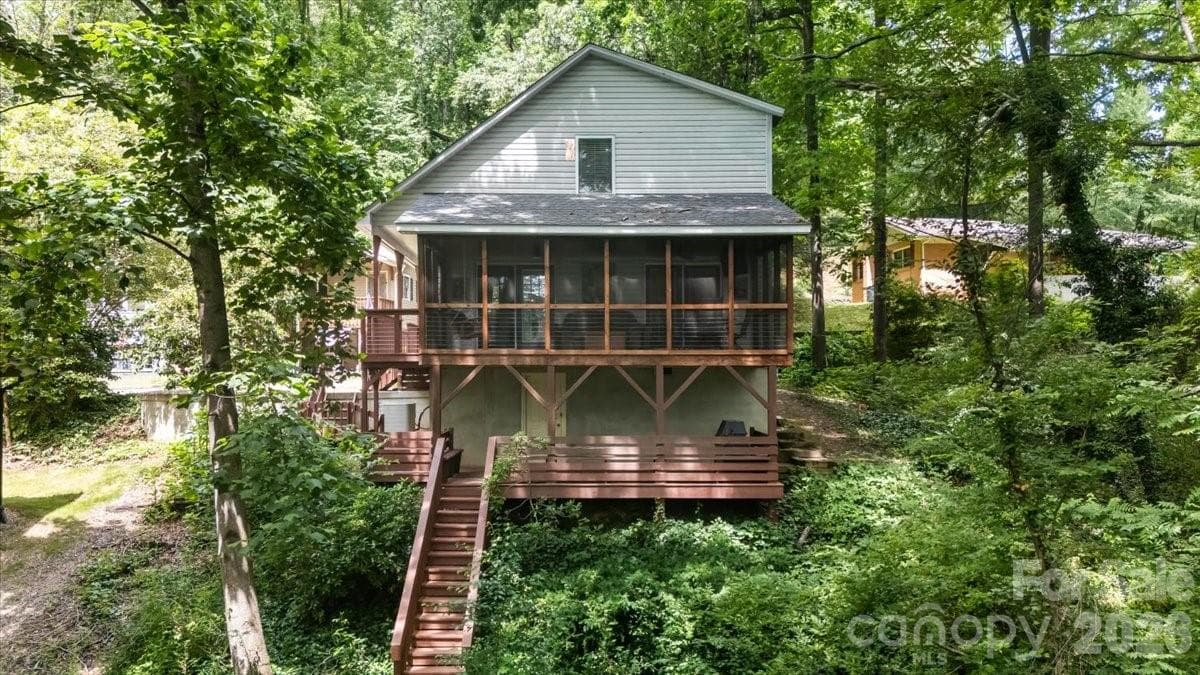 Single Family Residence at 122 Arnold Heights, Waynesville, photo 3 of 43