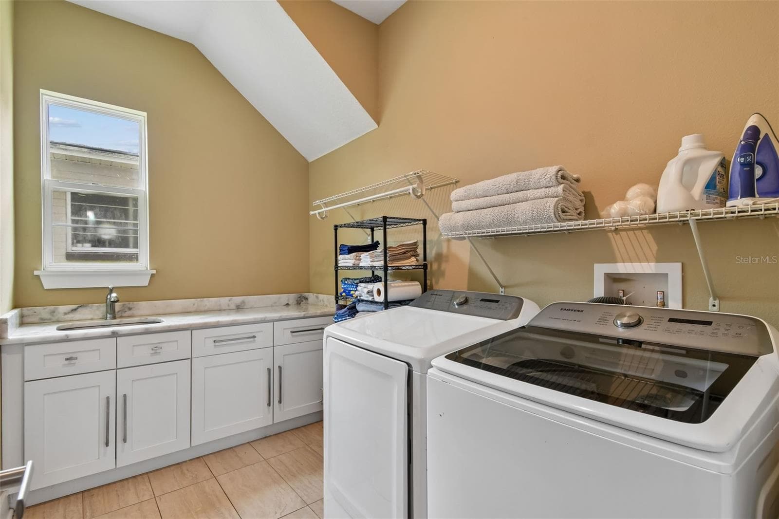 Single Family Residence at 2107 HARGILL DR, ORLANDO, photo 19 of 85