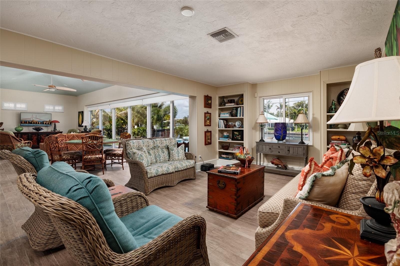 Living Room - 2011 MICHIGAN AVE NE, ST PETERSBURG