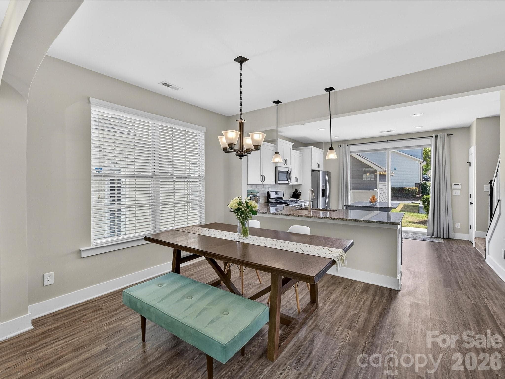 Dining area and kitchen - Charlotte