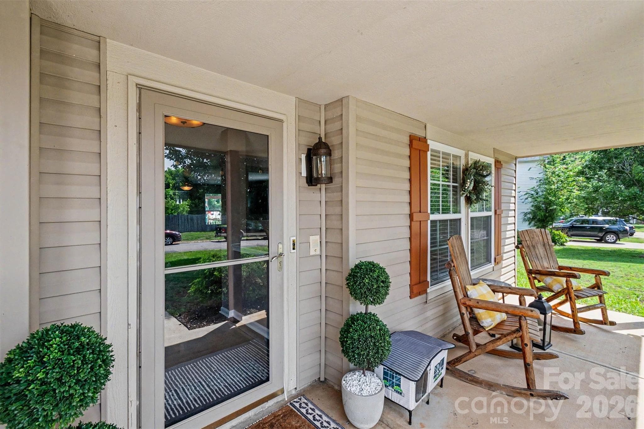 COVERED FRONT PORCH - Clover