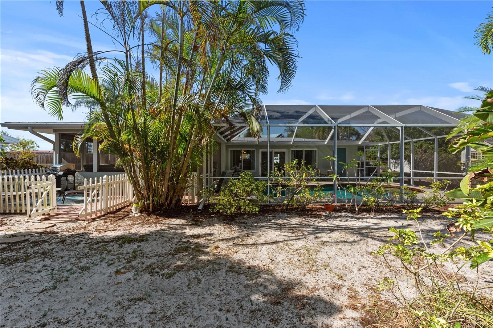 Single Family Residence at 7860 HOLIDAY DR, SARASOTA, photo 35 of 38
