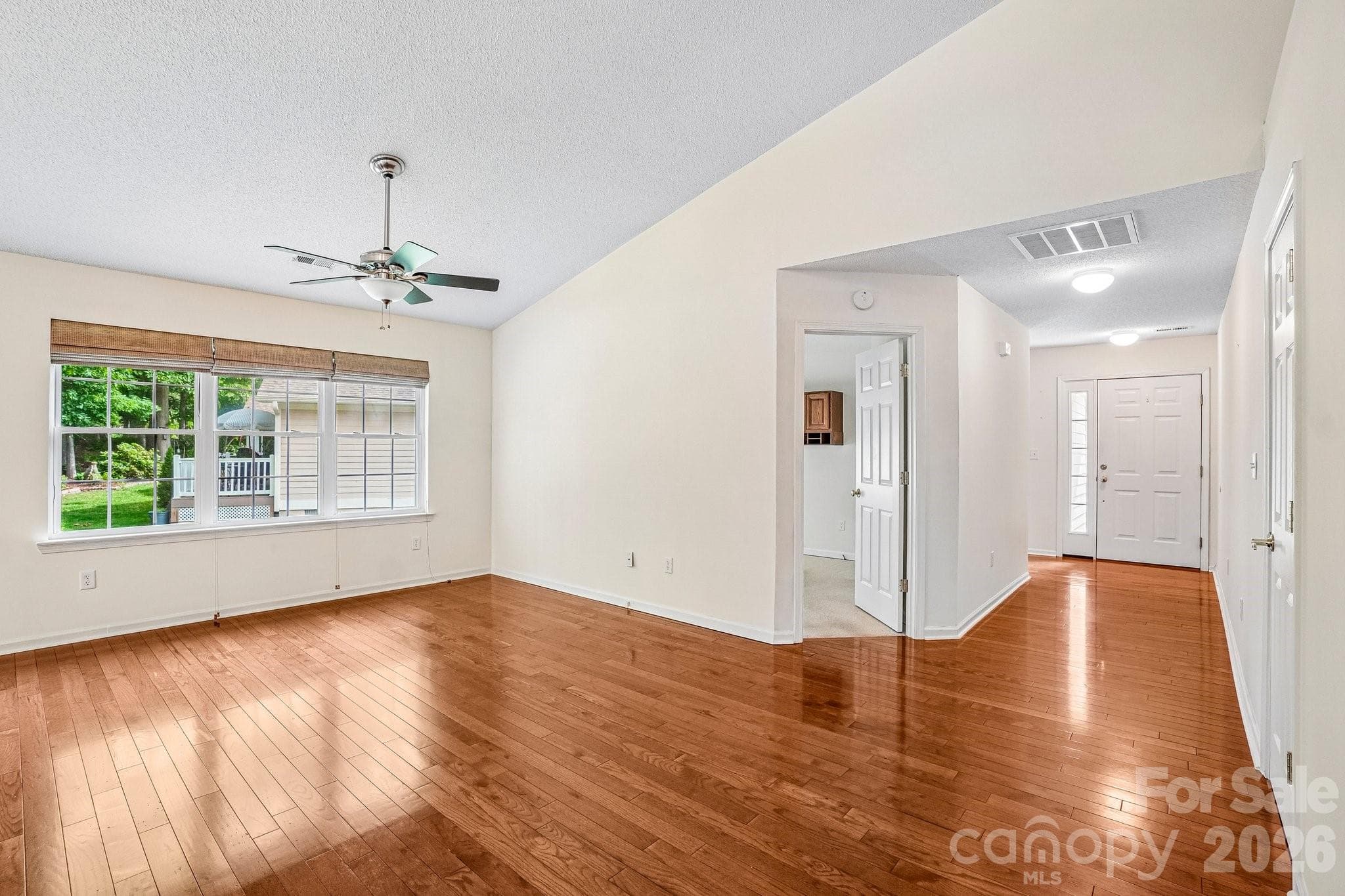 Single Family Residence at 263 Fairway View Drive, Etowah, photo 5 of 39