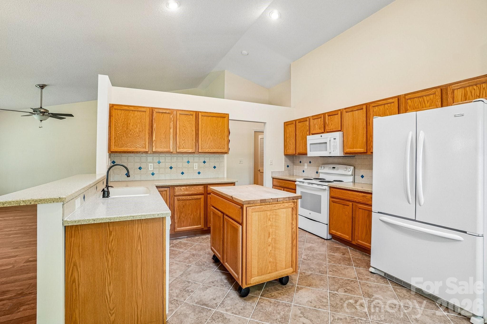 Single Family Residence at 263 Fairway View Drive, Etowah, photo 11 of 39