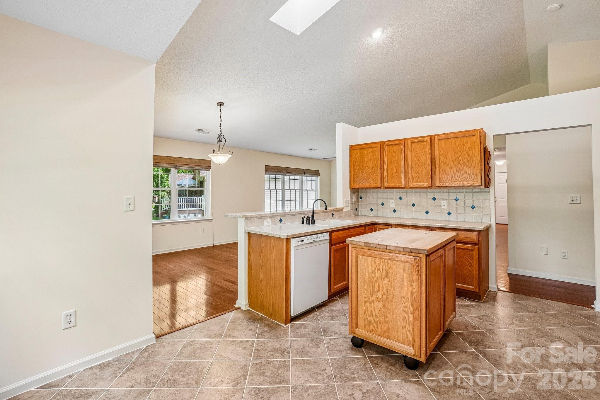 Single Family Residence at 263 Fairway View Drive, Etowah, photo 12 of 39