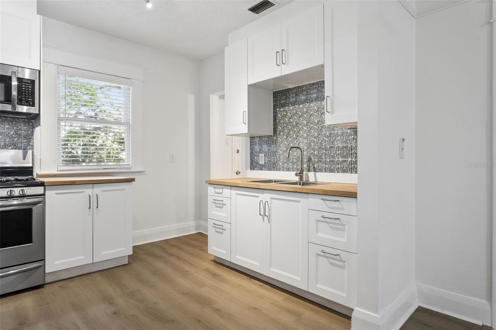 Single Family Residence at 4208 N MARGUERITE, TAMPA, photo 11 of 30