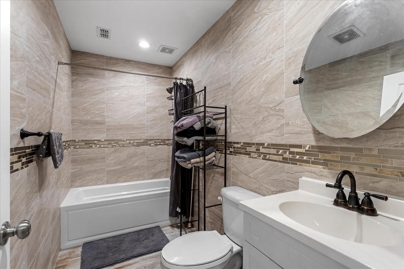 In Law Bath - 524 EDEN PARK, ALTAMONTE SPRINGS