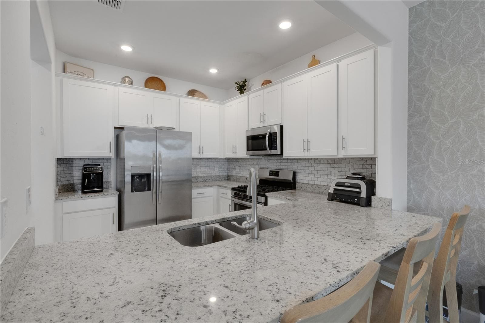 Townhouse at 15227 SUNNY DAY DR, BRADENTON, photo 12 of 43