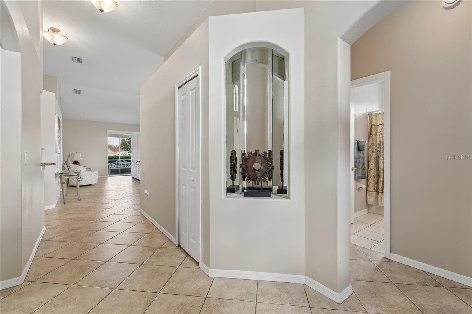 Foyer with vaulted ceilings - 30600 NICKERSON LOOP, WESLEY CHAPEL