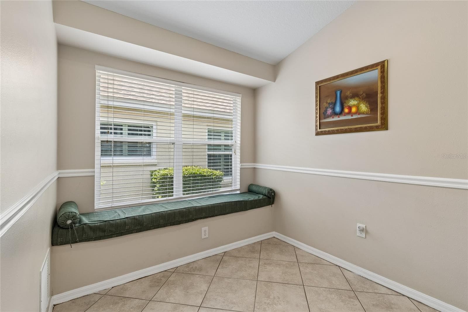 Breakfast custom bench - 30600 NICKERSON LOOP, WESLEY CHAPEL