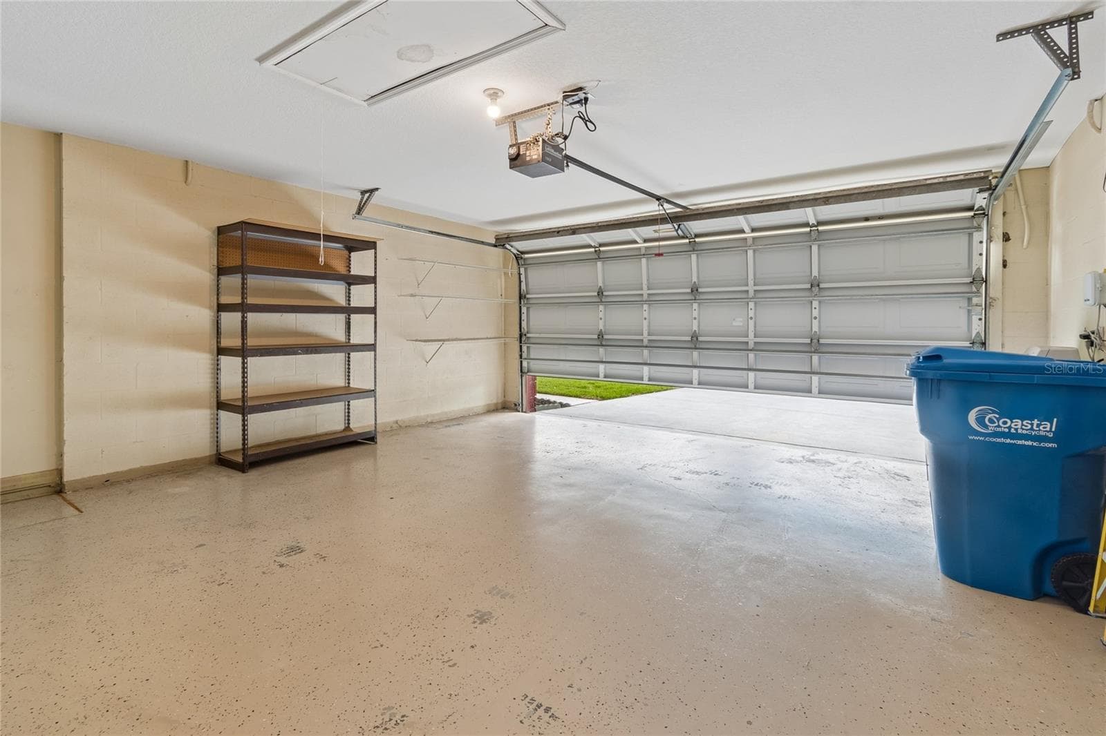 2 car Garage - 30600 NICKERSON LOOP, WESLEY CHAPEL