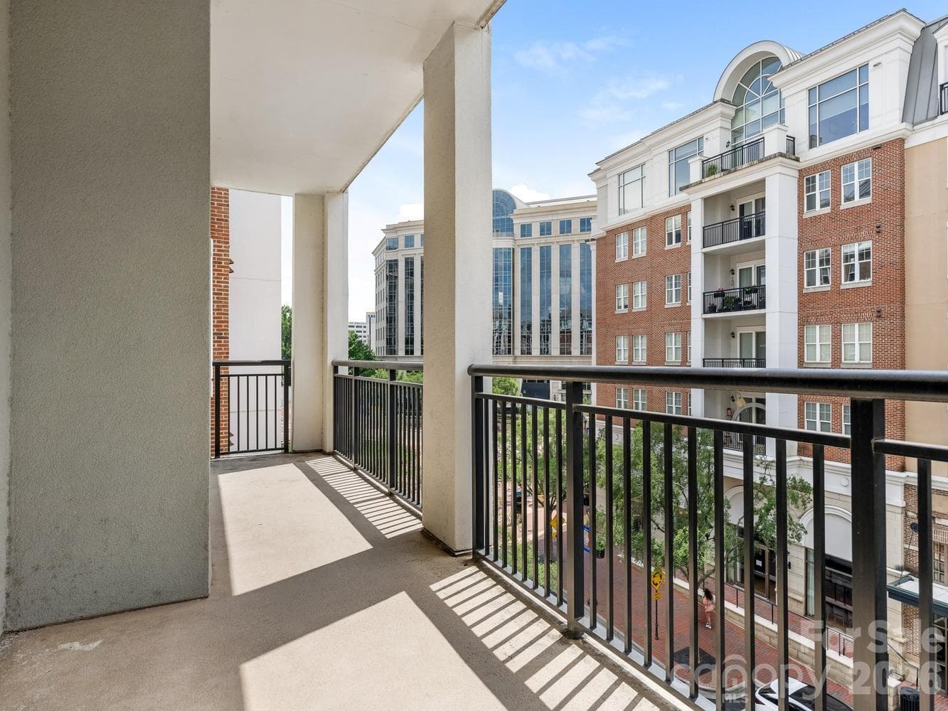 Double-wide balcony - 4625 Piedmont Row Drive, Charlotte