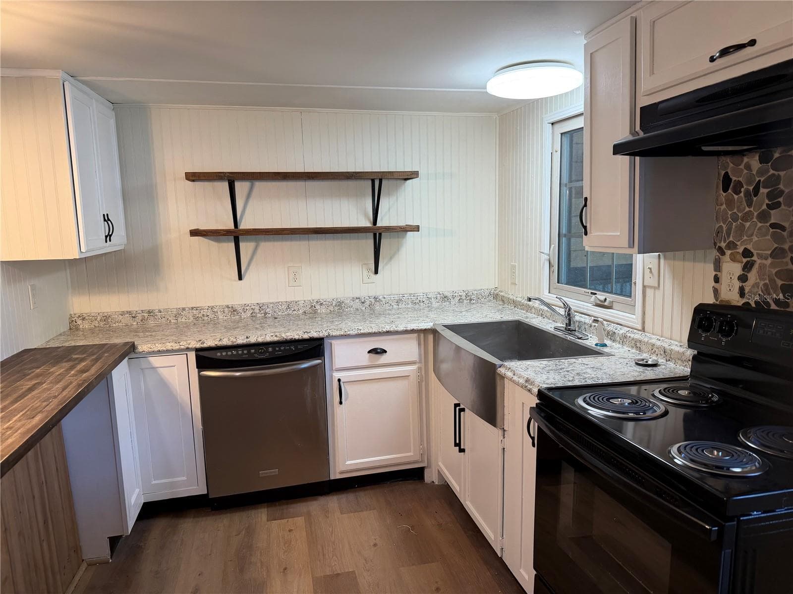 Mobile Home at 8732 CR 647 S, BUSHNELL, photo 8 of 25