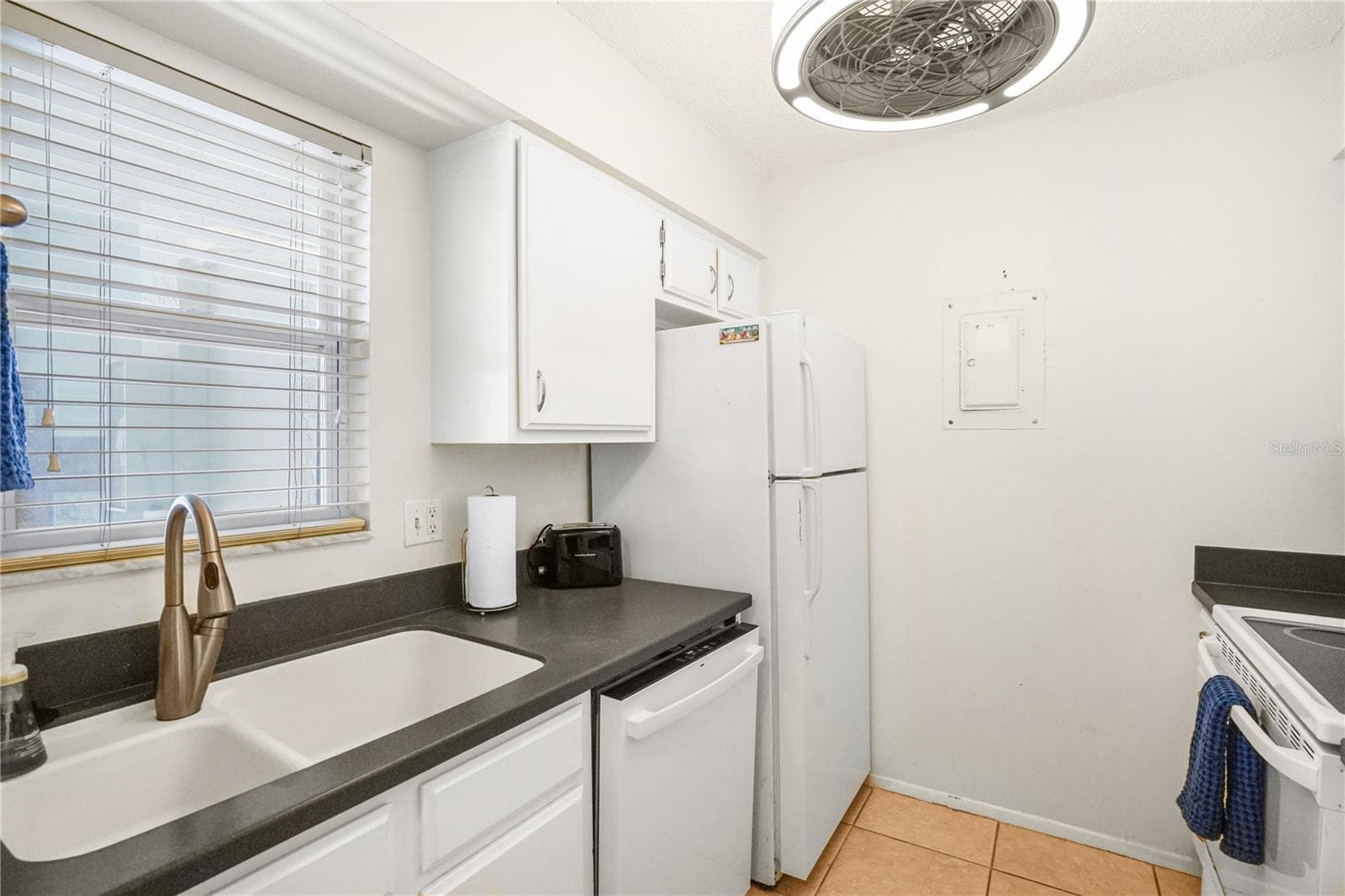 Condominium at 5673 MIDNIGHT PASS RD #201, SARASOTA, photo 17 of 40
