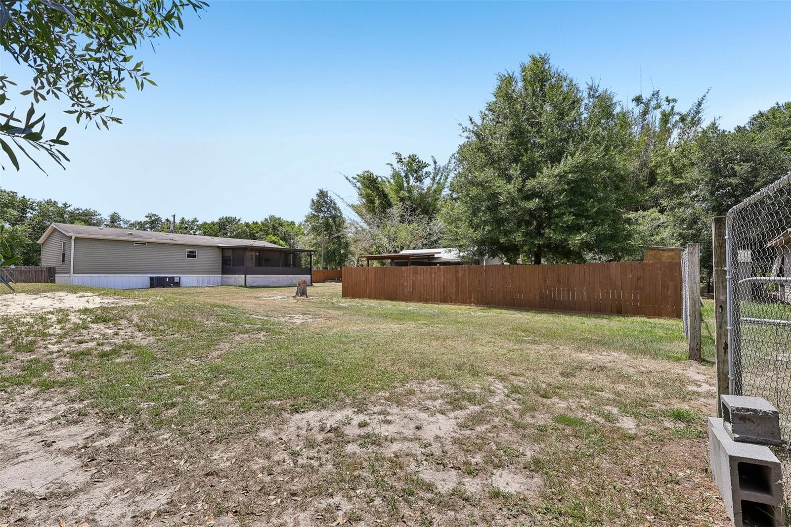 Manufactured Home at 136 CREEKWOOD RUN, LAKELAND, photo 62 of 92