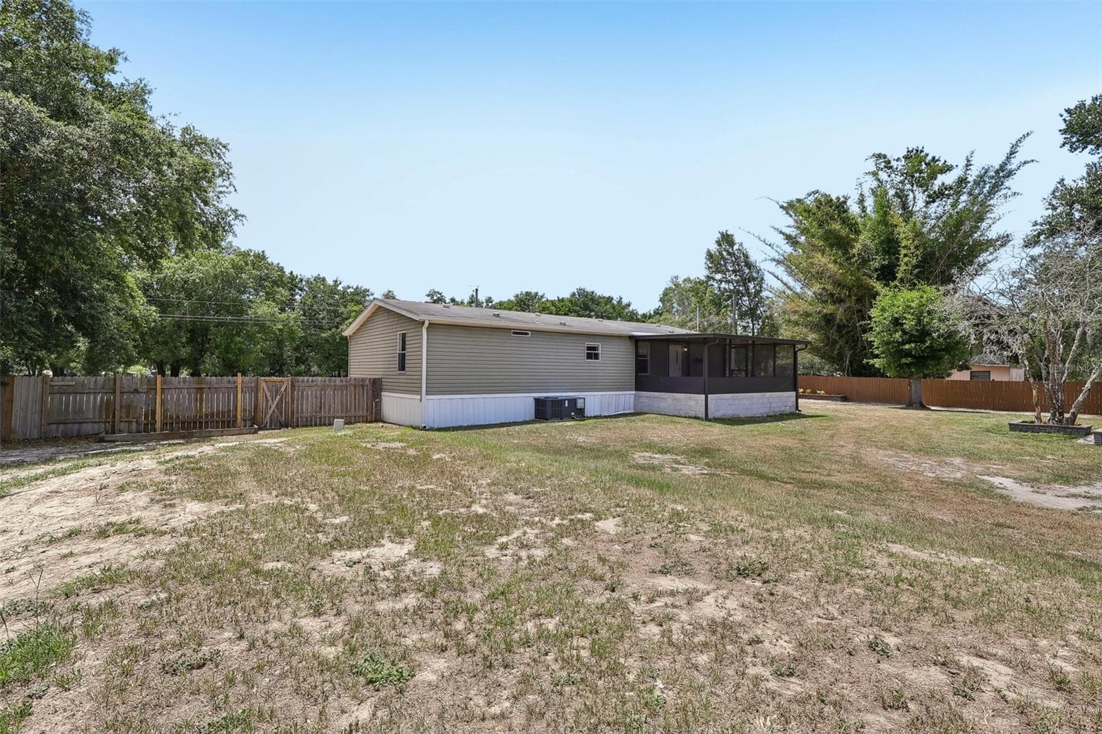 Manufactured Home at 136 CREEKWOOD RUN, LAKELAND, photo 64 of 92