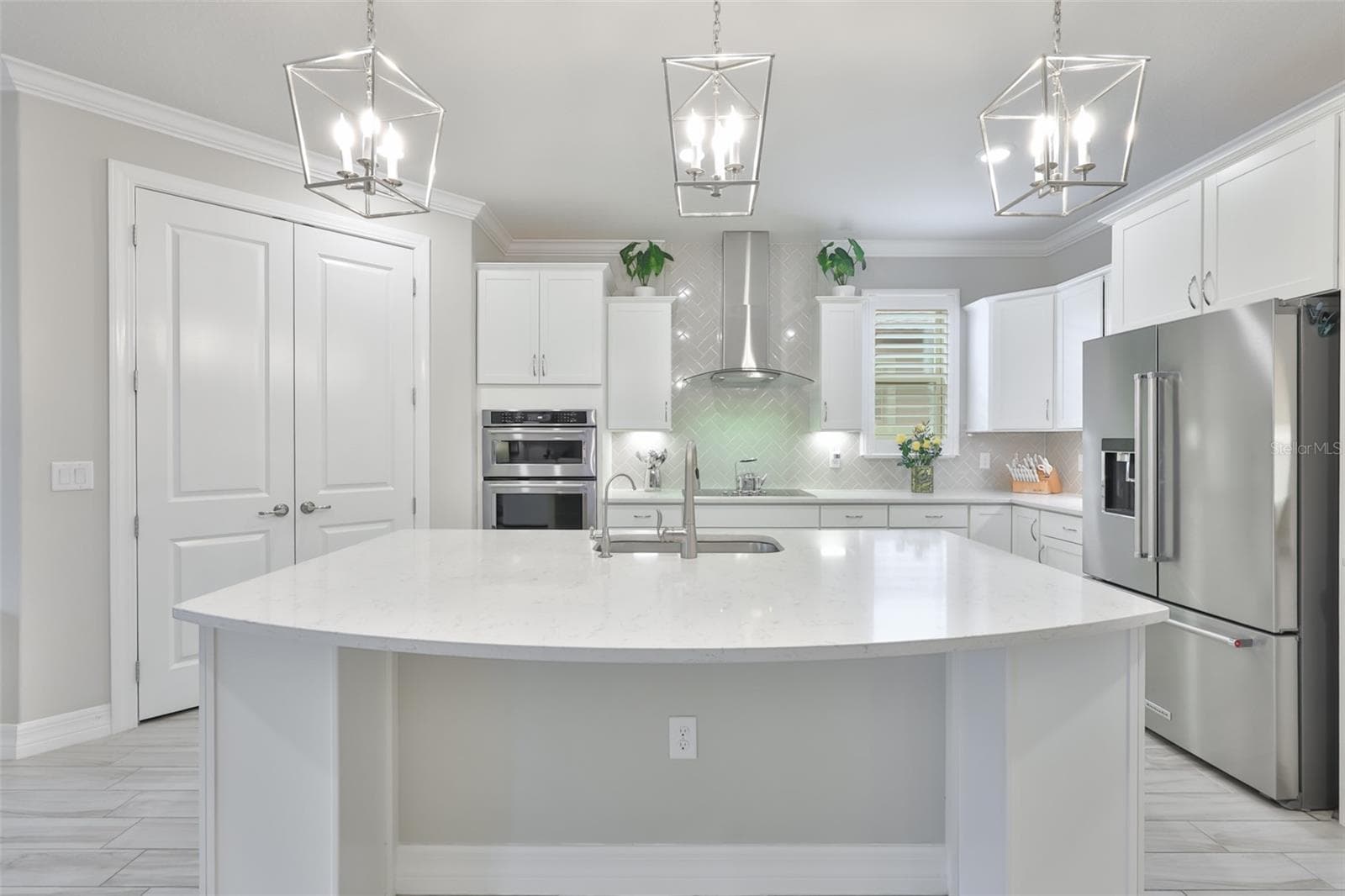 Kitchen Island - 18824 ALDER GLEN DR, LUTZ