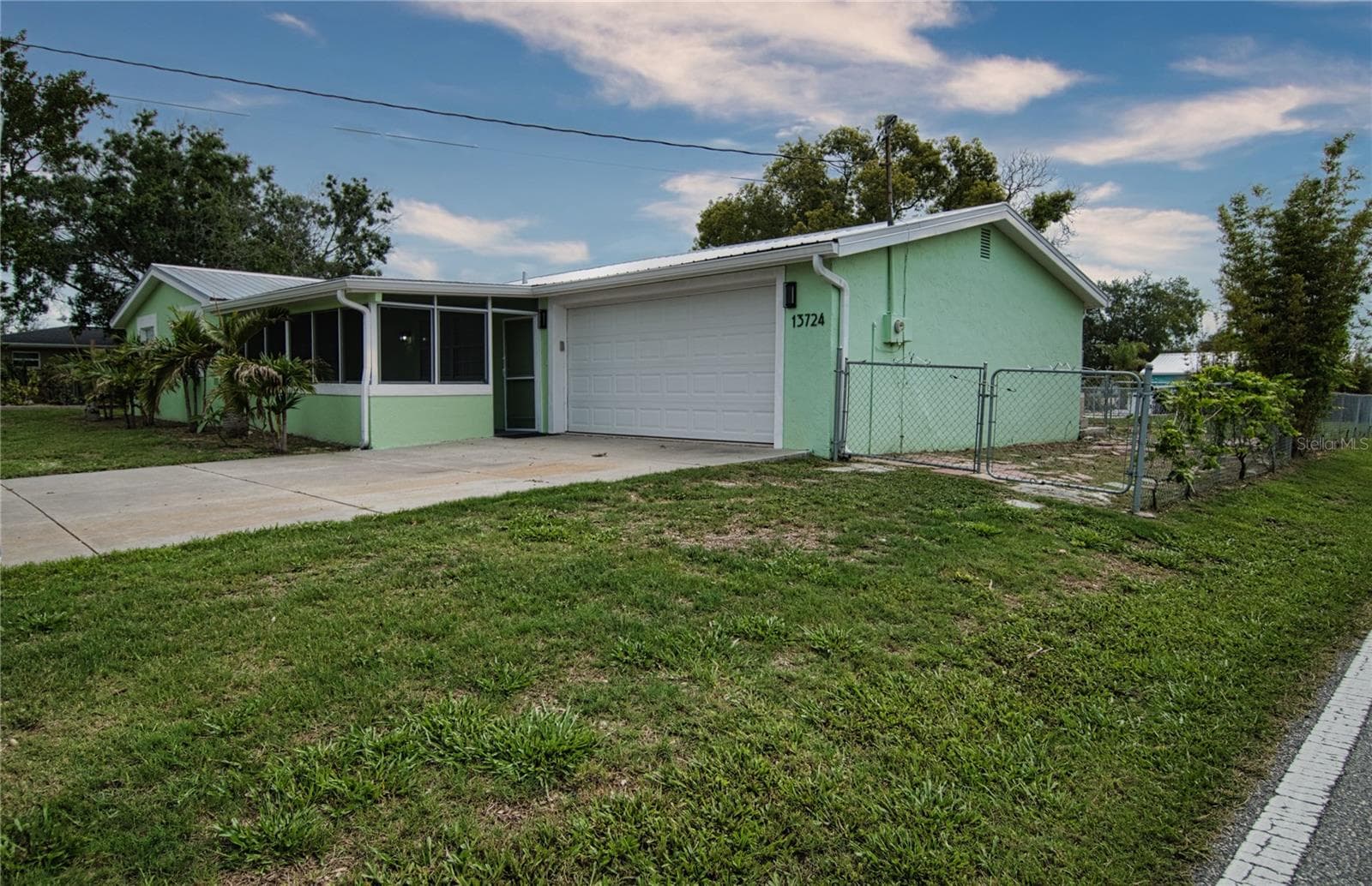 Plenty of room on side of house to park your boat or trailer. - 13724 COX AVE, HUDSON