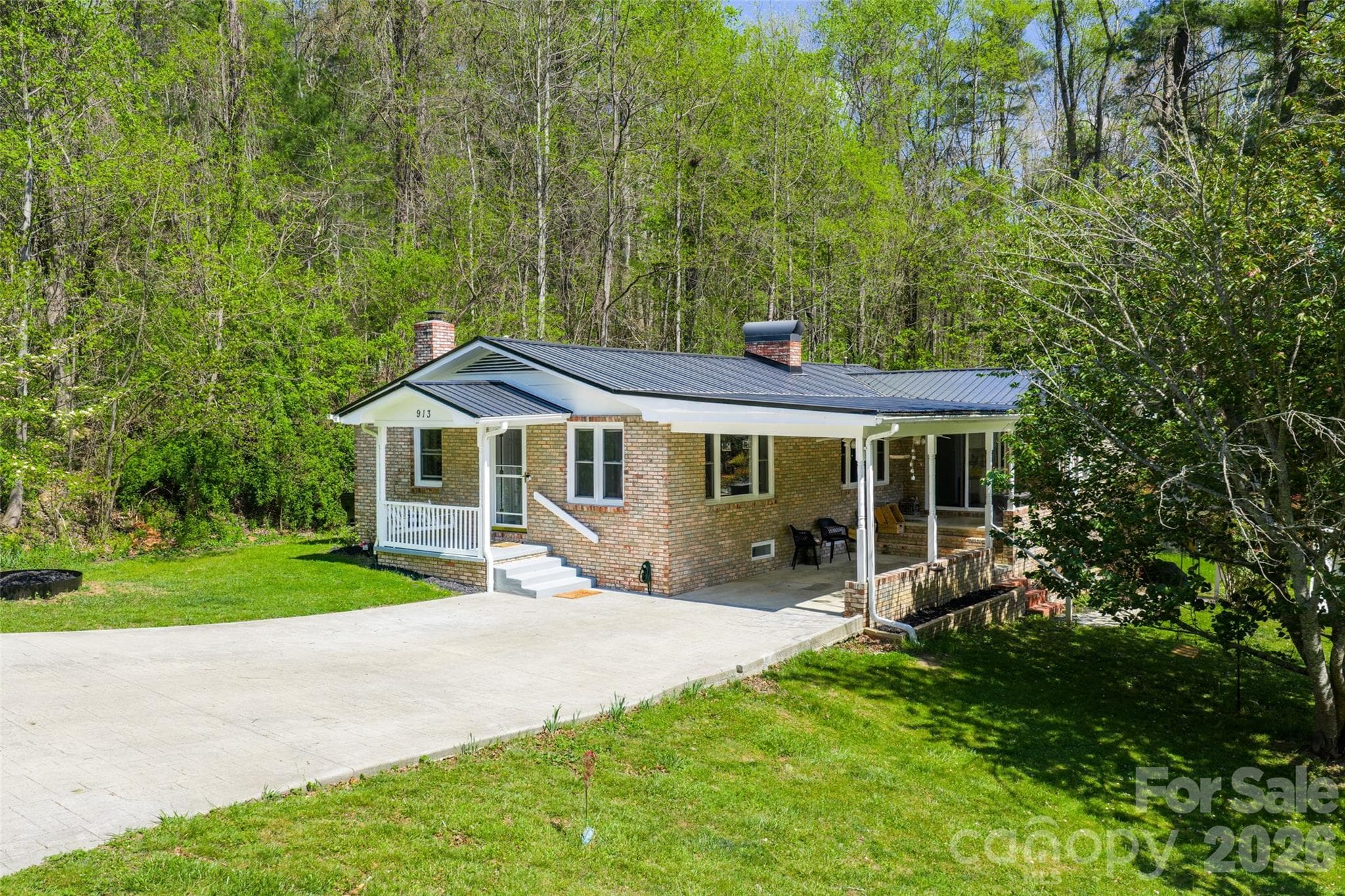 Single Family Residence at Hendersonville, photo 4 of 48