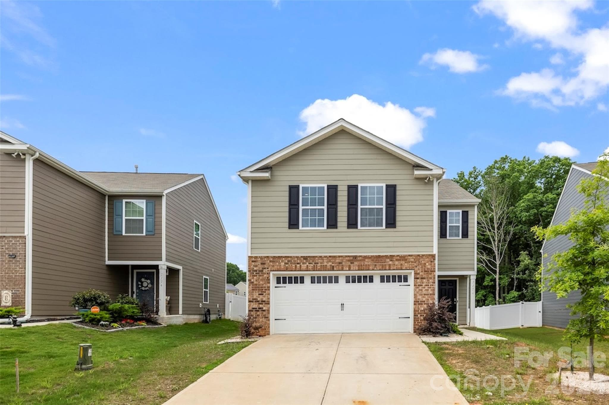 Single Family Residence at York, photo 2 of 33