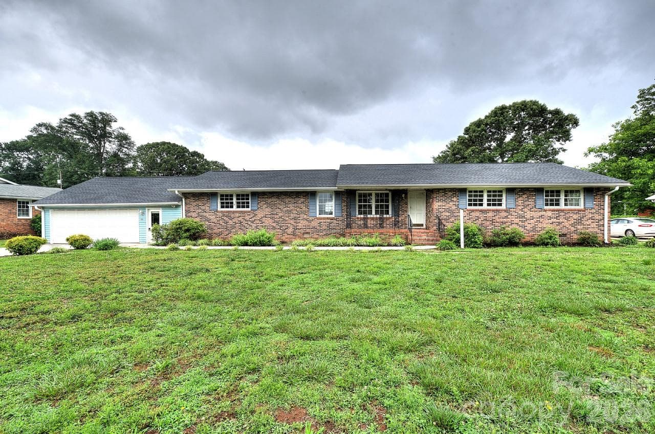 View from street - 1195 Holly Springs Road, Lyman